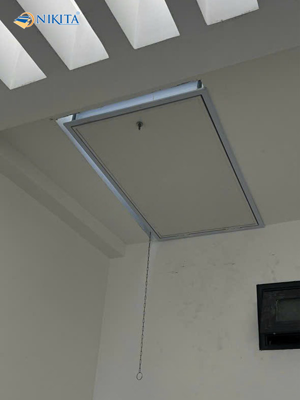 Cầu thang gác ốp trần Nikita TXC - 1440